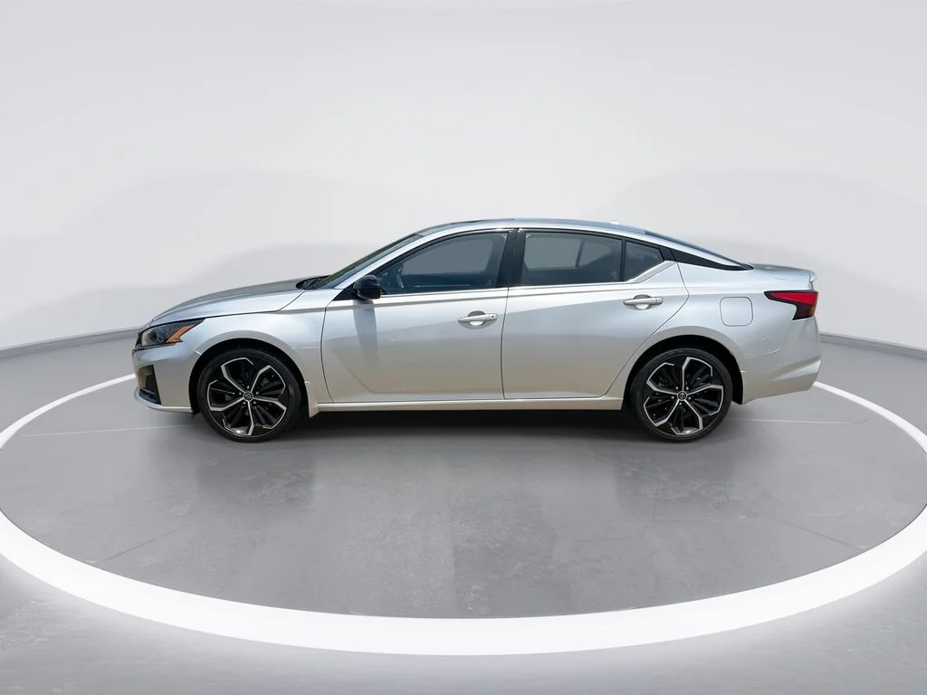 Used 2023 Silver Nissan 2.5 SR image 5
