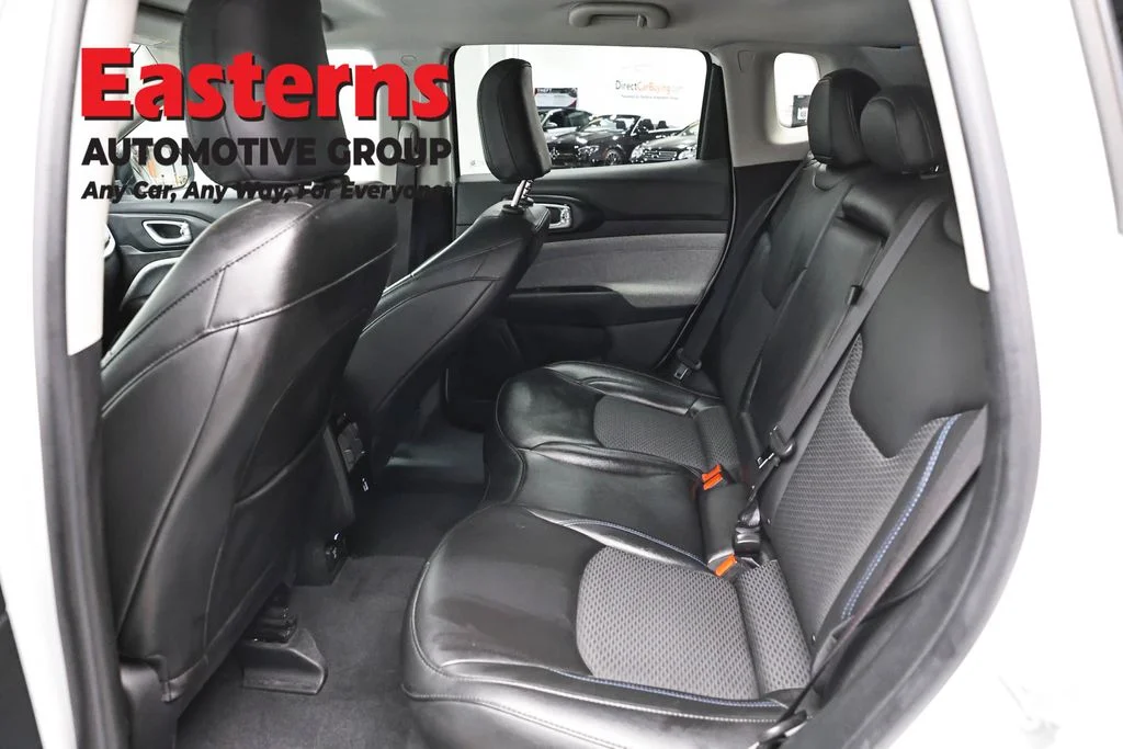 Used 2022 White Jeep Latitude image 21