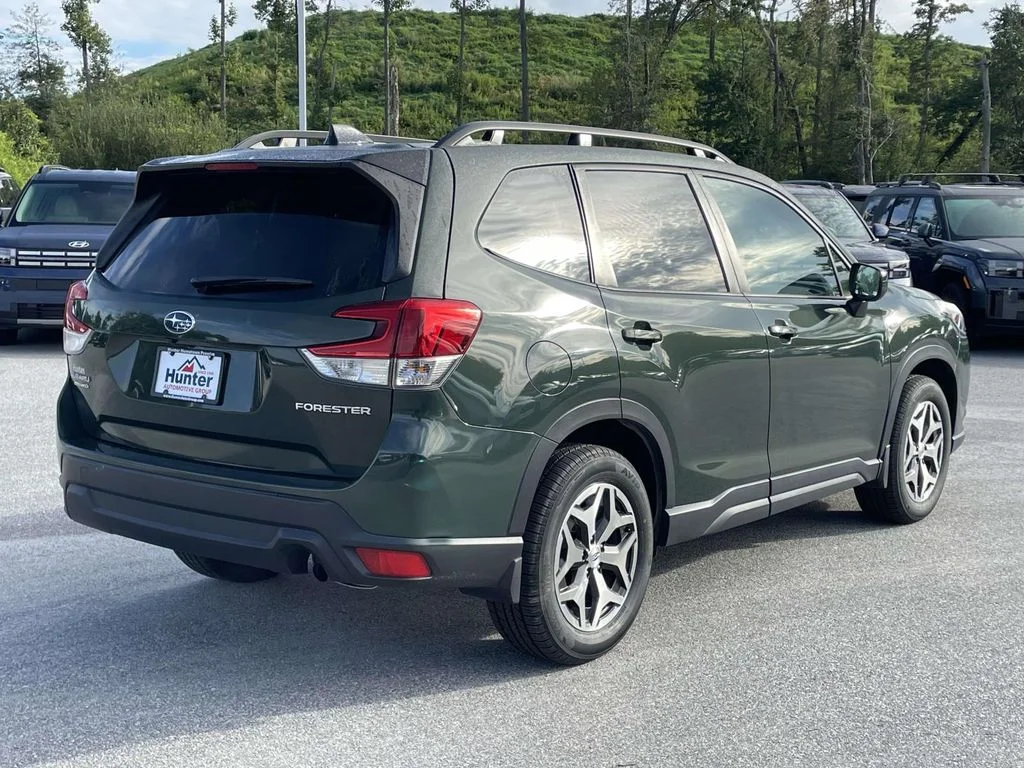 Used 2024 Cascade Green Silica Subaru Premium image 29