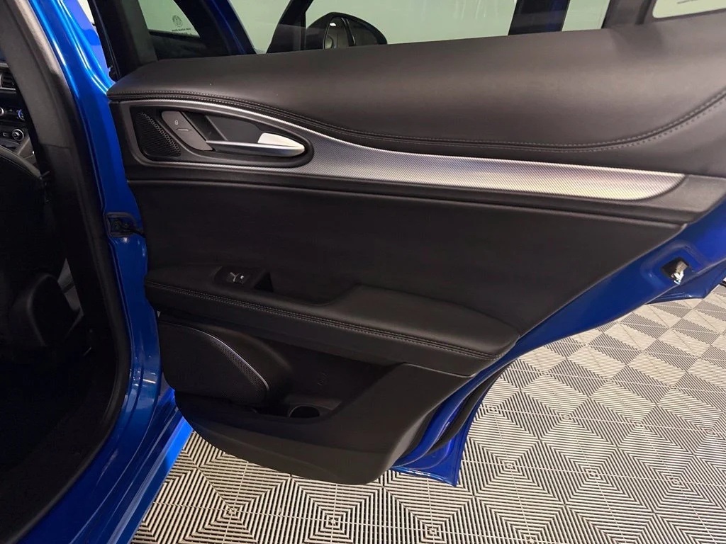 Used 2023  Alfa Romeo Veloce image 31