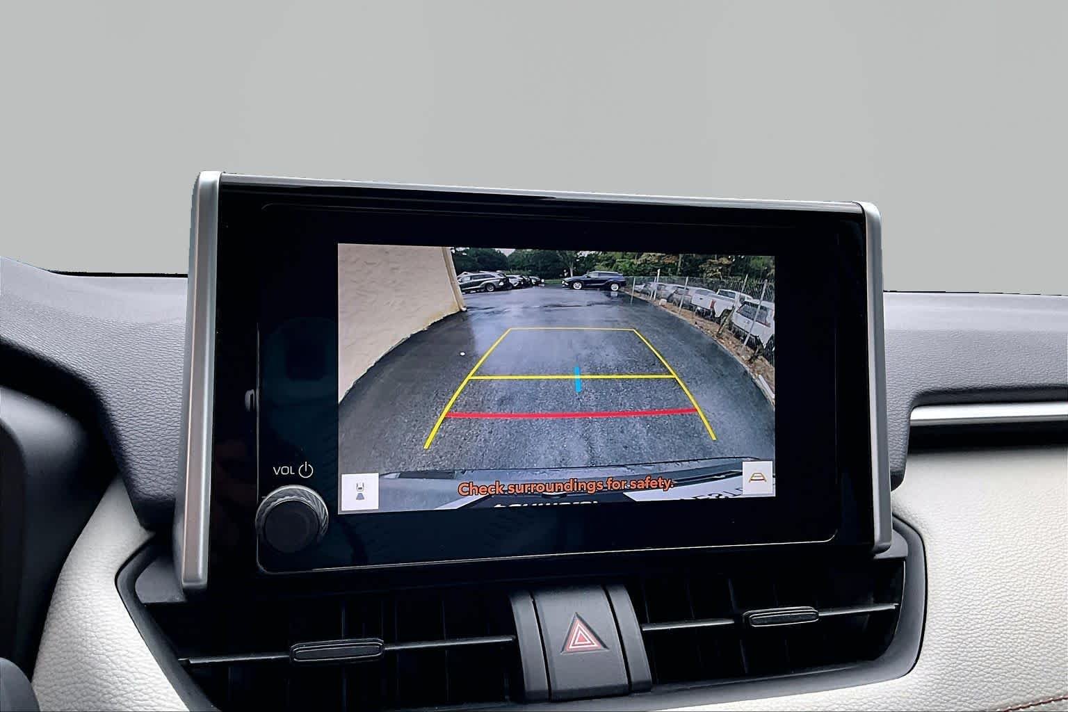 Used 2025 Silver Sky Metallic Toyota XLE image 27