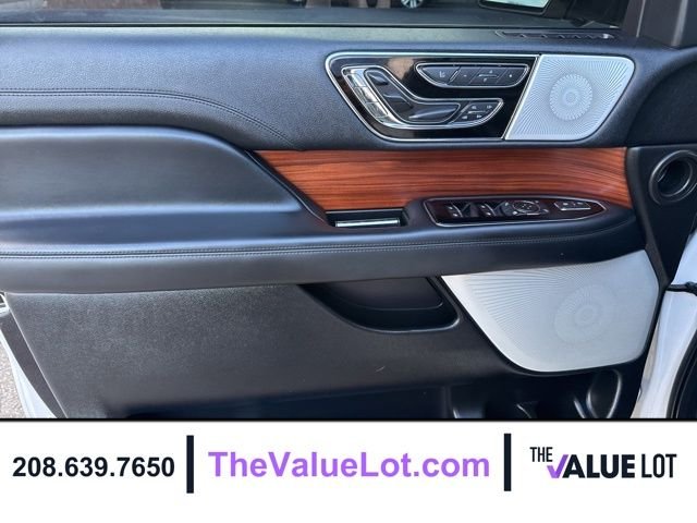 Used 2019 White Lincoln Reserve image 27