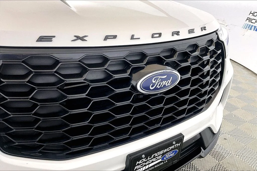 Used 2025 White Metallic Ford ST-Line image 24