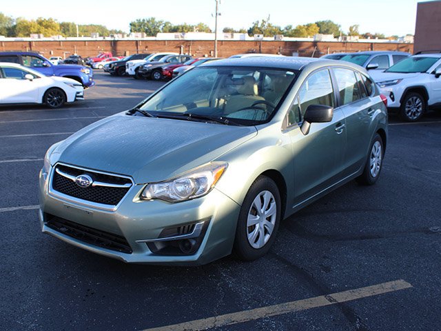 Used 2015 Green Metallic Subaru 2.0i image 2