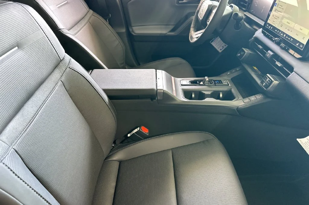 New 2026 Wind Chill Pearl <sup>1</sup> Toyota  Limited image 18
