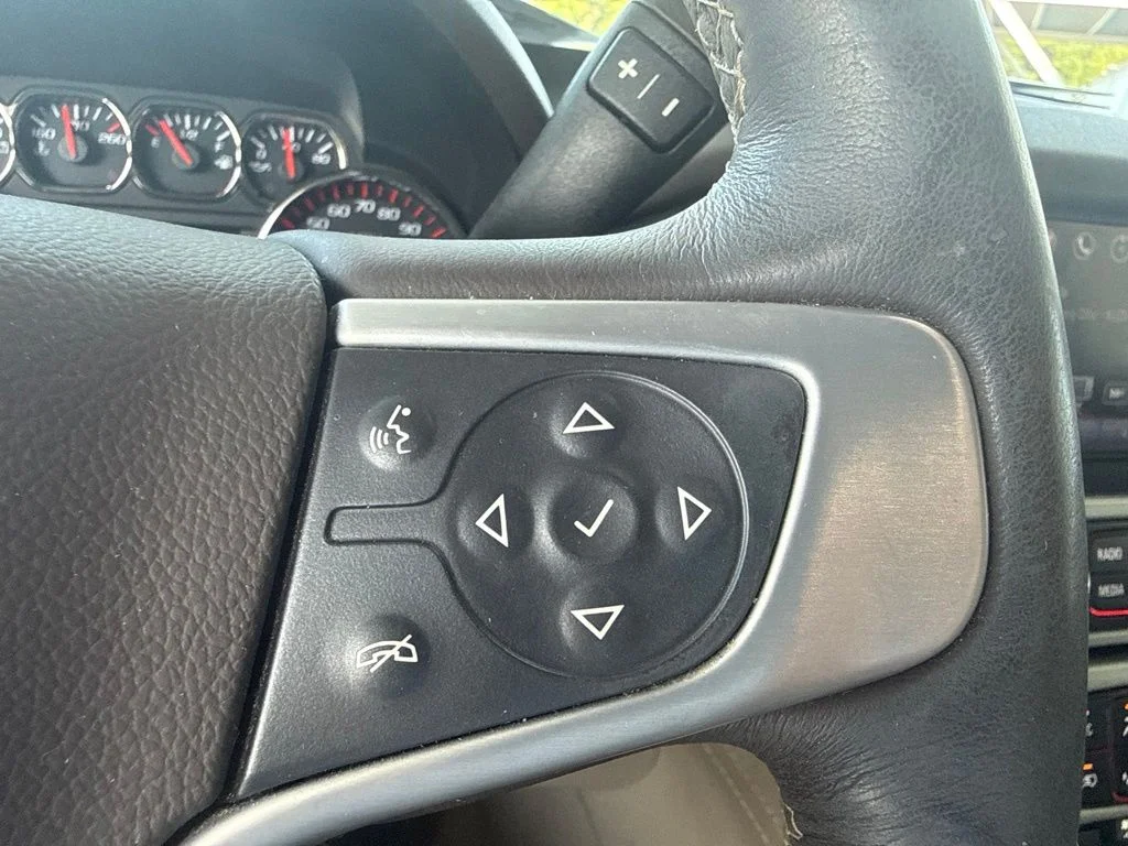Used 2016 White GMC SLT image 23