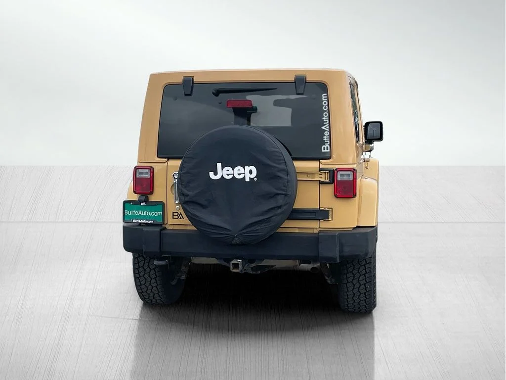 Used 2014 Dune Clear Coat Jeep Sahara image 4