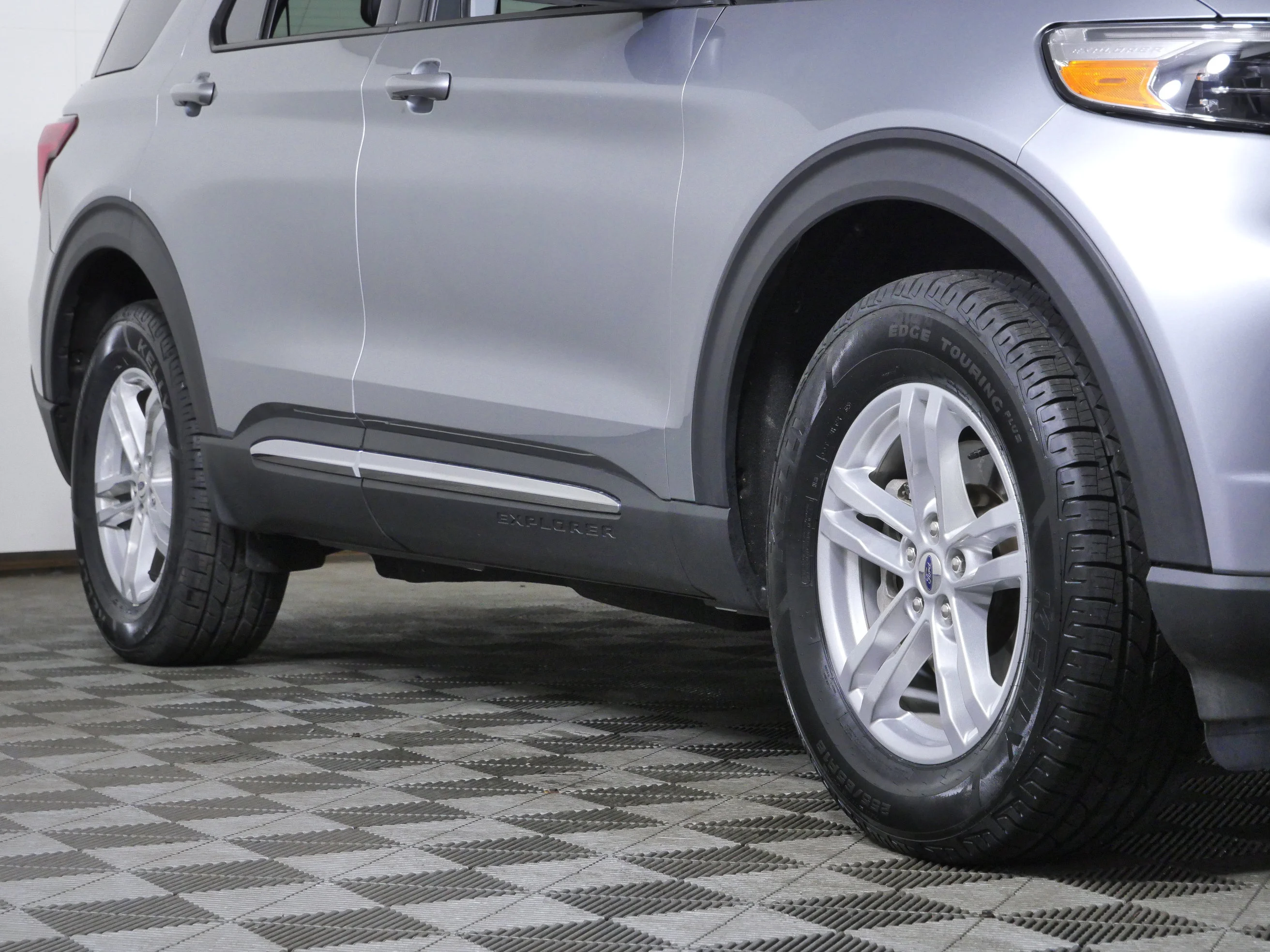 Used 2024 Iconic Silver Metallic Ford XLT image 2