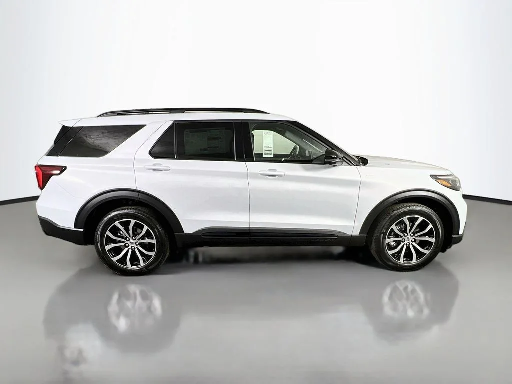New 2026 Space White Metallic Ford ST-Line image 19
