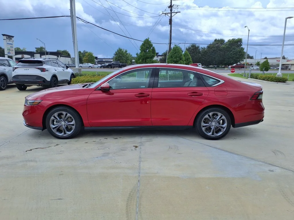 Used 2024 Red Honda EX-L image 4