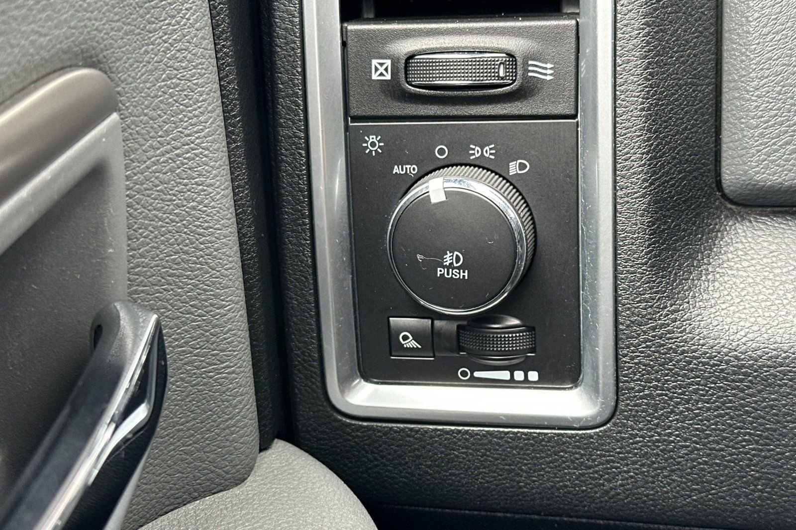 Used 2018 White Ram SLT image 29
