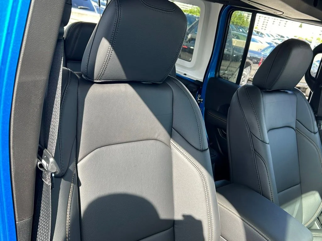 Used 2024 Blue Jeep Sahara image 27