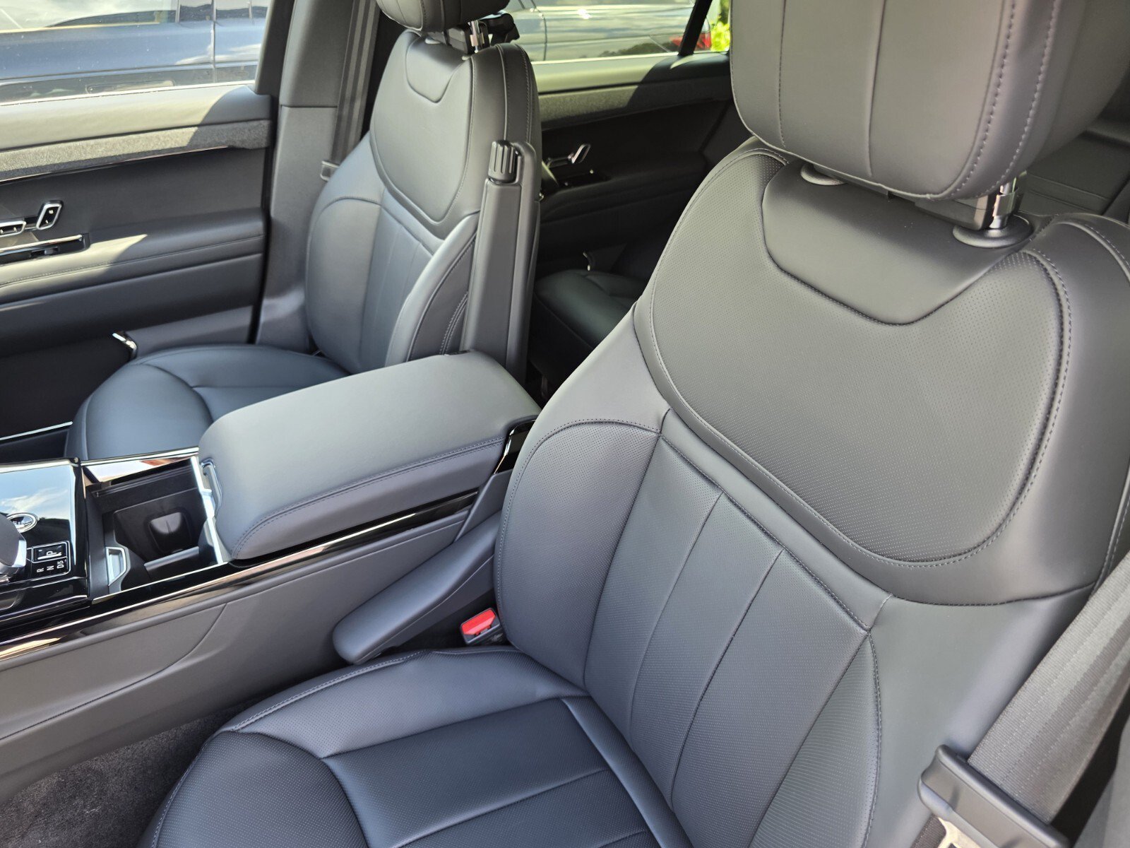 New 2026 Borasco Grey Land Rover P400 Dynamic SE image 12