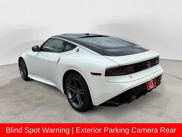 New 2027 White Nissan Sport image 3