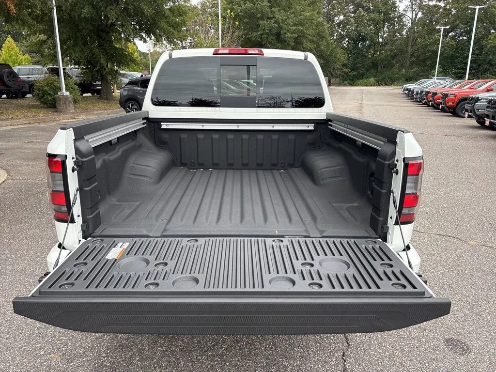 2025 Nissan Frontier SV - Photo 17