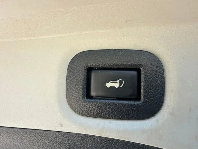 Used 2018 Gray Nissan SL image 17