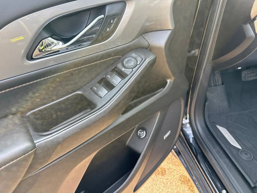 Used 2021 Mosaic Black Metallic Chevrolet RS image 13