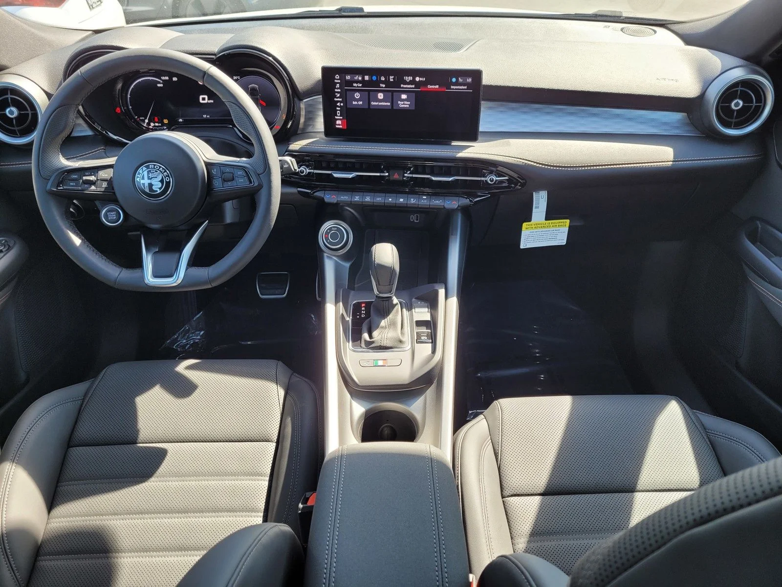 New 2025 Milano White Exterior Paint Alfa Romeo Base image 6