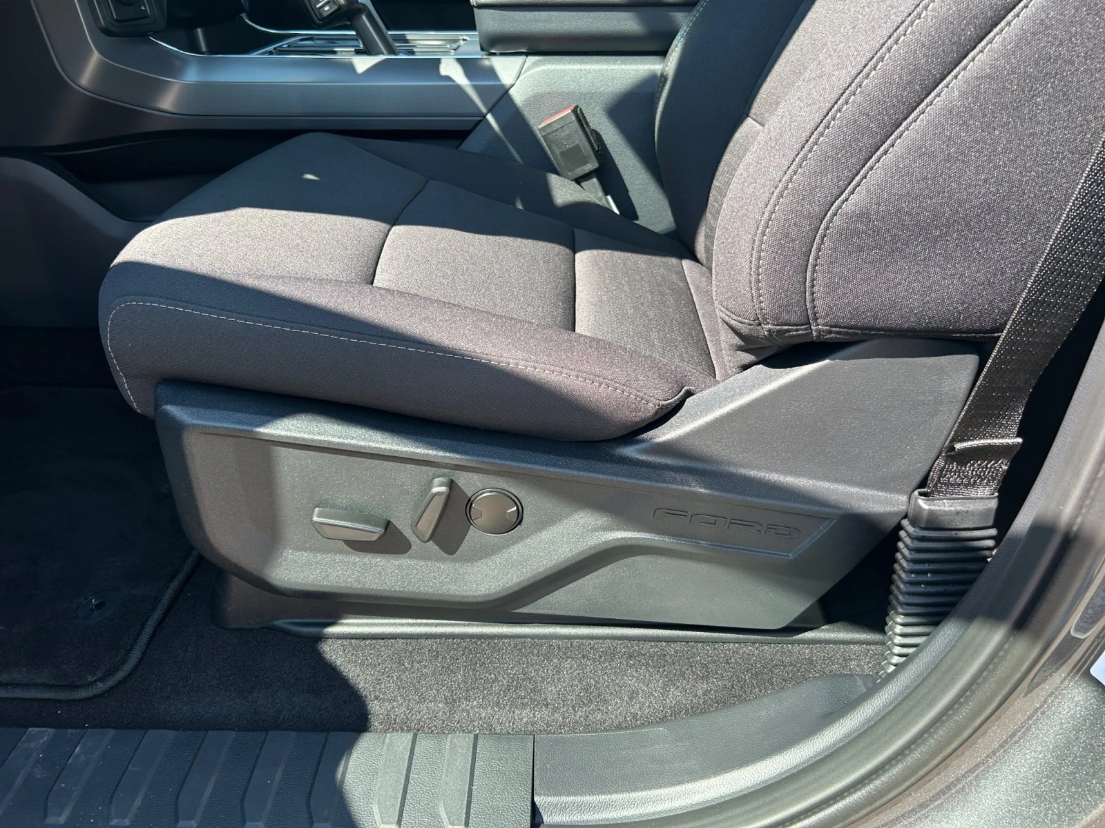New 2026 Carbonized Grey Metallic Ford XLT image 15
