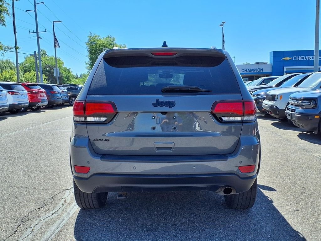 Used 2020 Gray Jeep Laredo image 5
