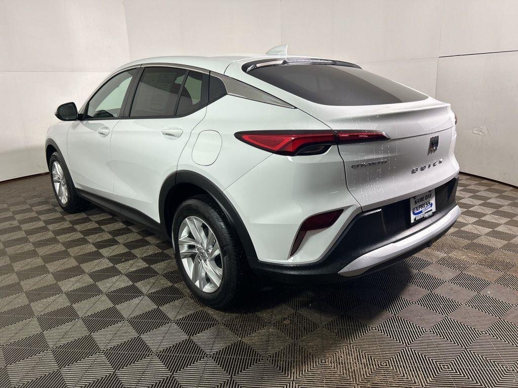 Used 2025 Summit White Buick Preferred image 9