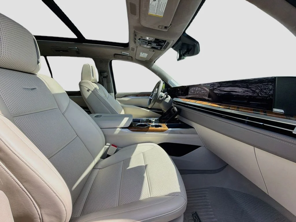 Used 2025 Black Cadillac Sport Platinum image 32