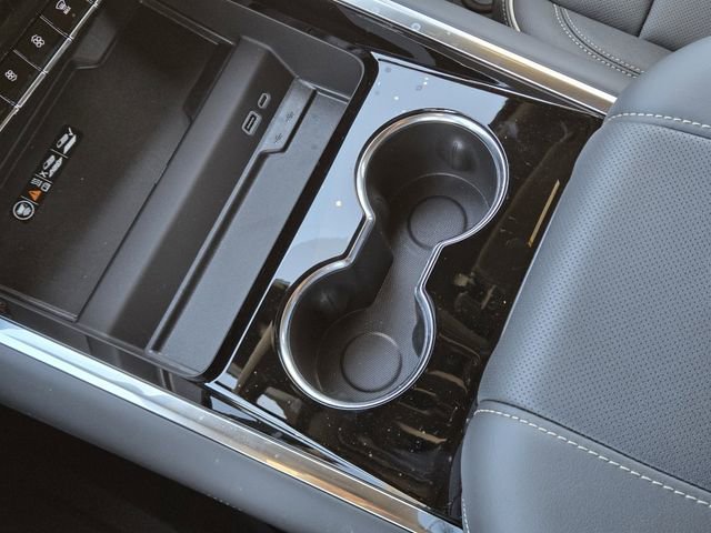 2025 Chevrolet Suburban Premier - Photo 15