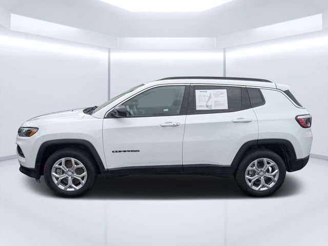 Used 2024 White Jeep Latitude image 7