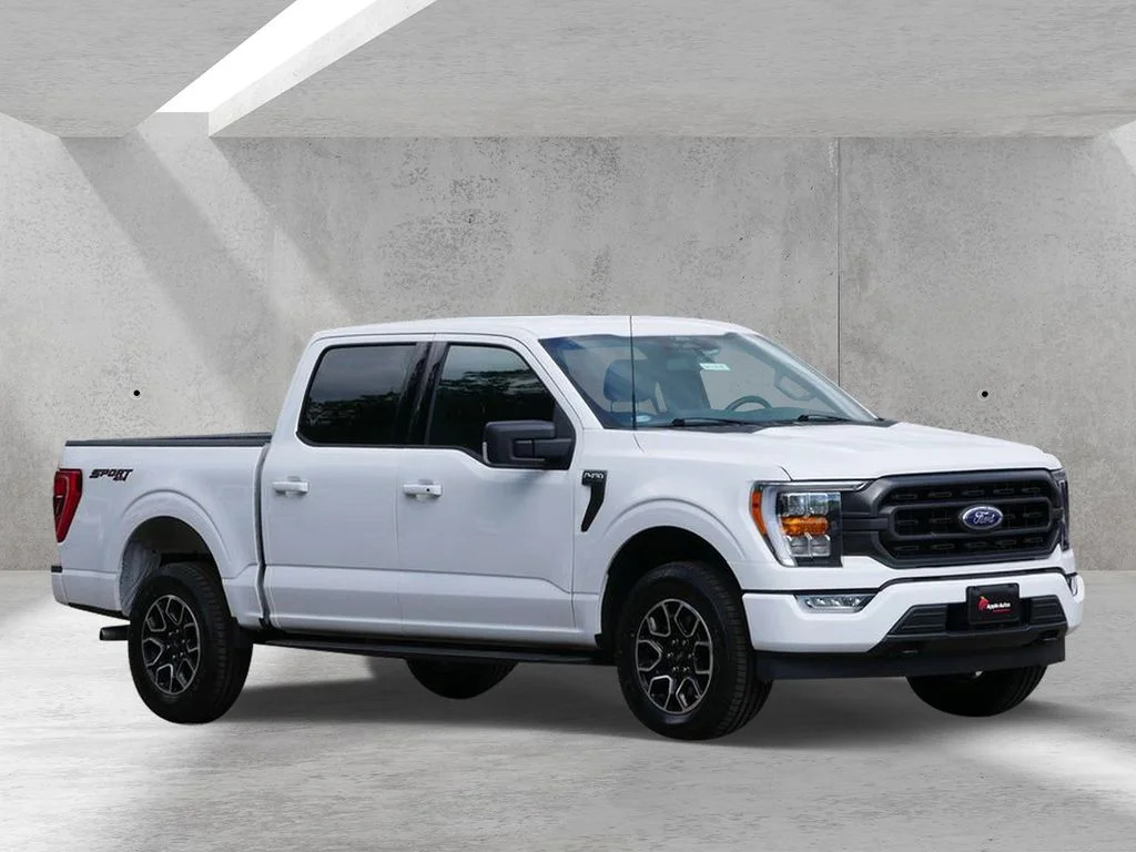 Used 2022 White Ford XLT image 1