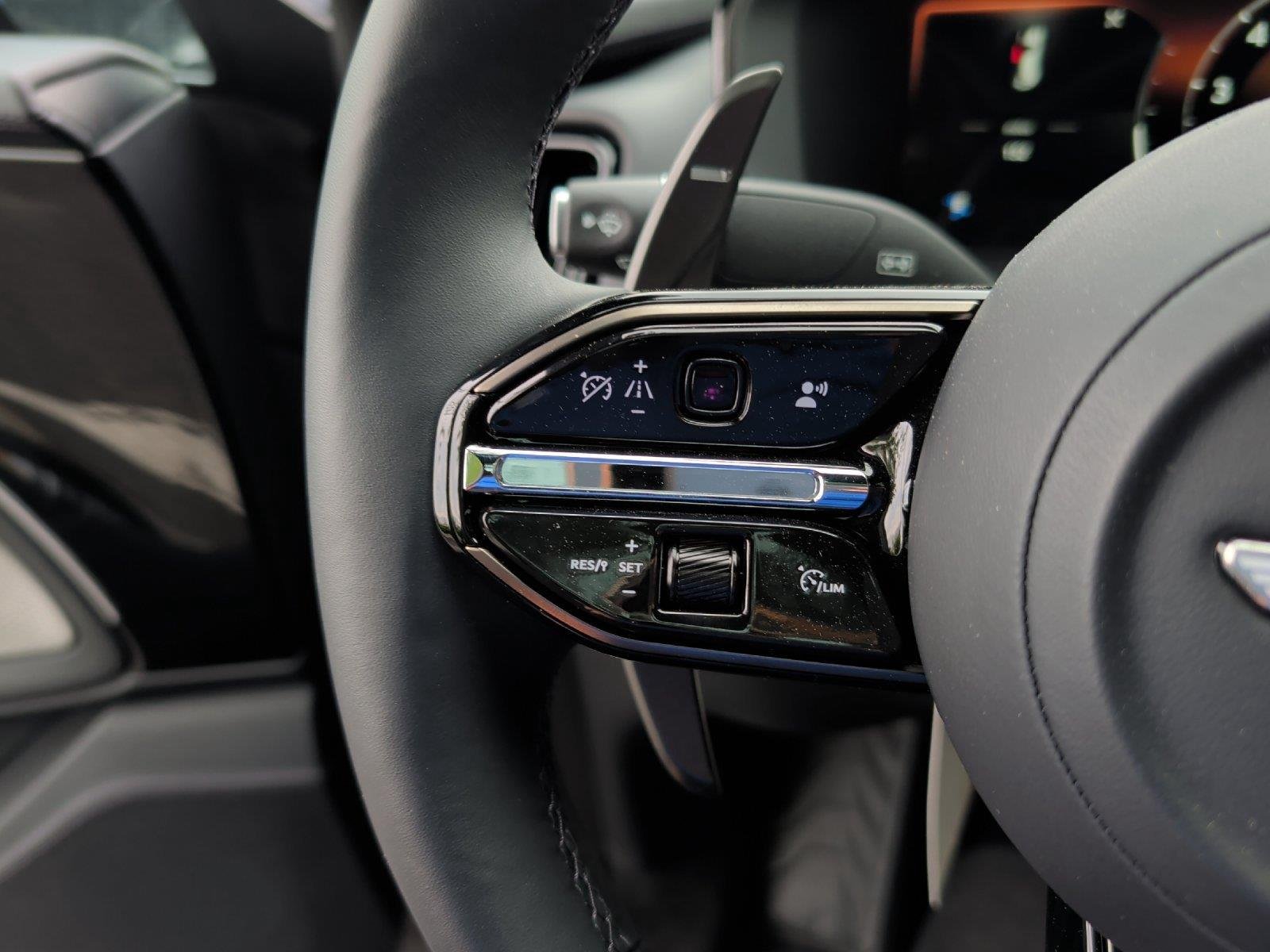 2025 Aston Martin DBX 707 - Photo 19