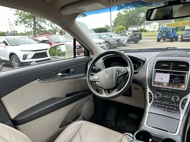 Used 2018  Lincoln Reserve image 16