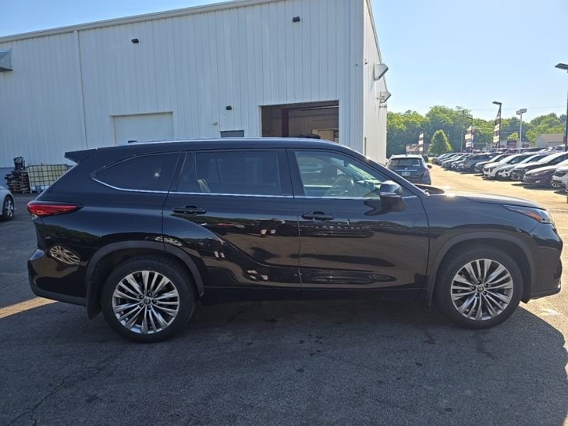 Used 2022 Black Toyota Platinum image 9
