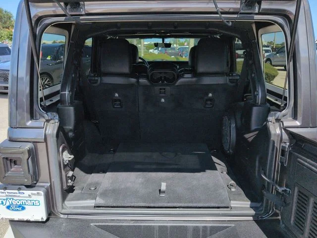 Certified Used 2019 Granite Crystal Clearcoat Metallic Jeep Unlimited Sahara Altitude image 13