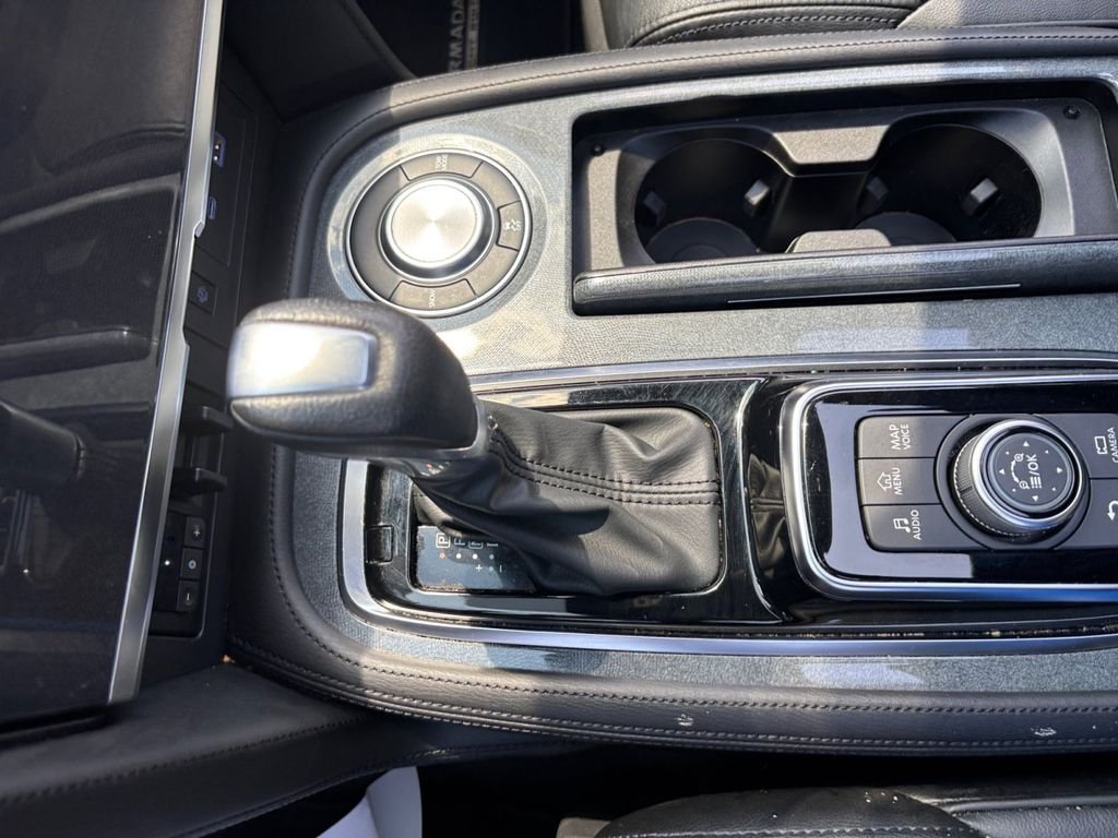 Used 2022 White Nissan SL image 35