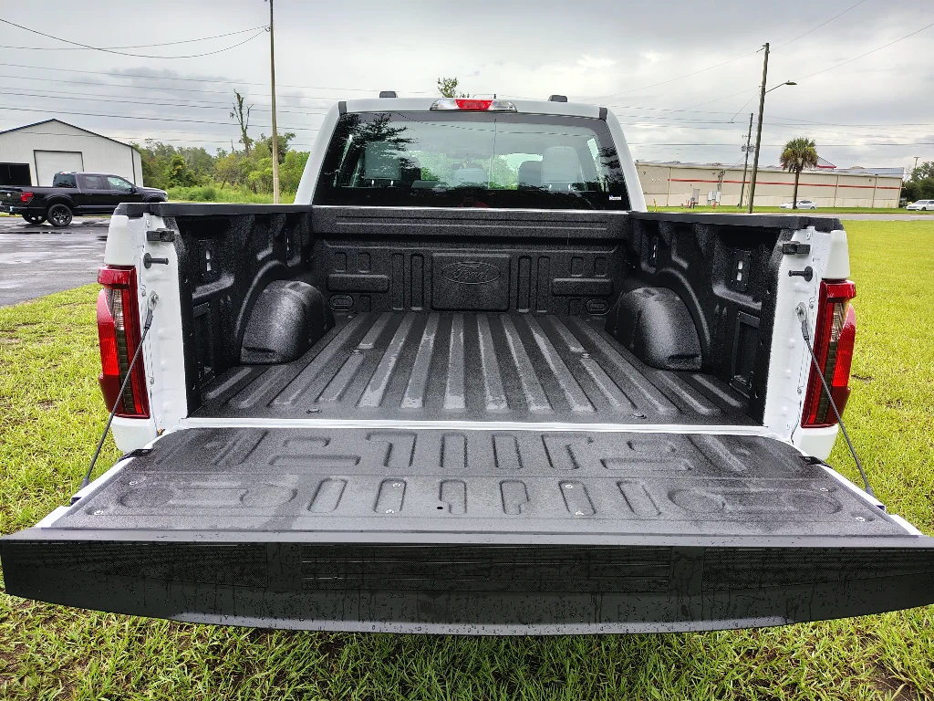 New 2026 Oxford White Ford XL image 5