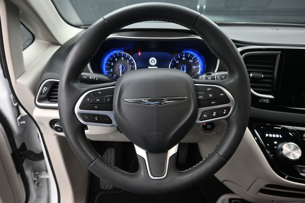 Used 2023 White Chrysler Touring L image 21