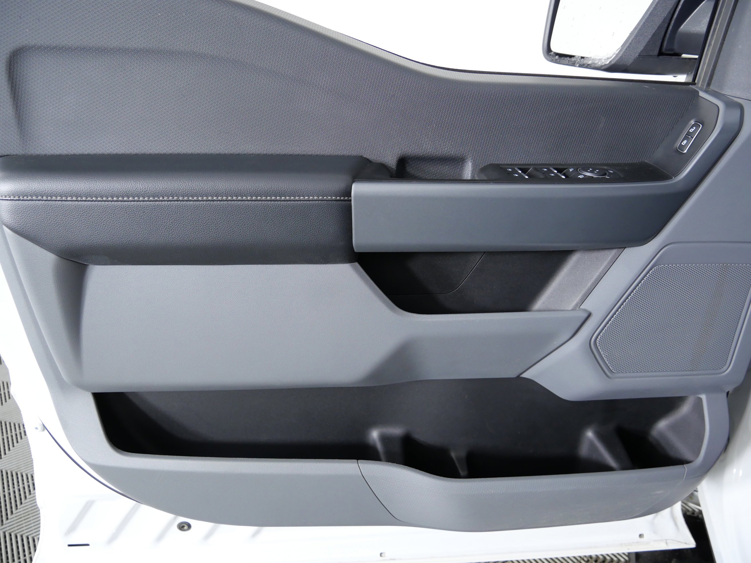 Used 2022 Oxford White Ford XLT image 22