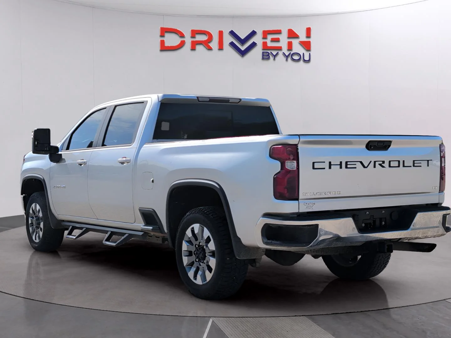 Used 2023 Silver Ice Metallic Chevrolet LT image 3