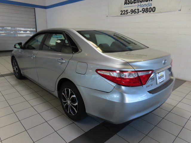 Used 2016 Silver Toyota LE image 10