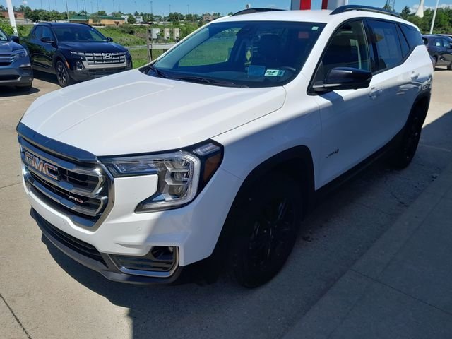 Used 2024 White GMC AT4 image 5