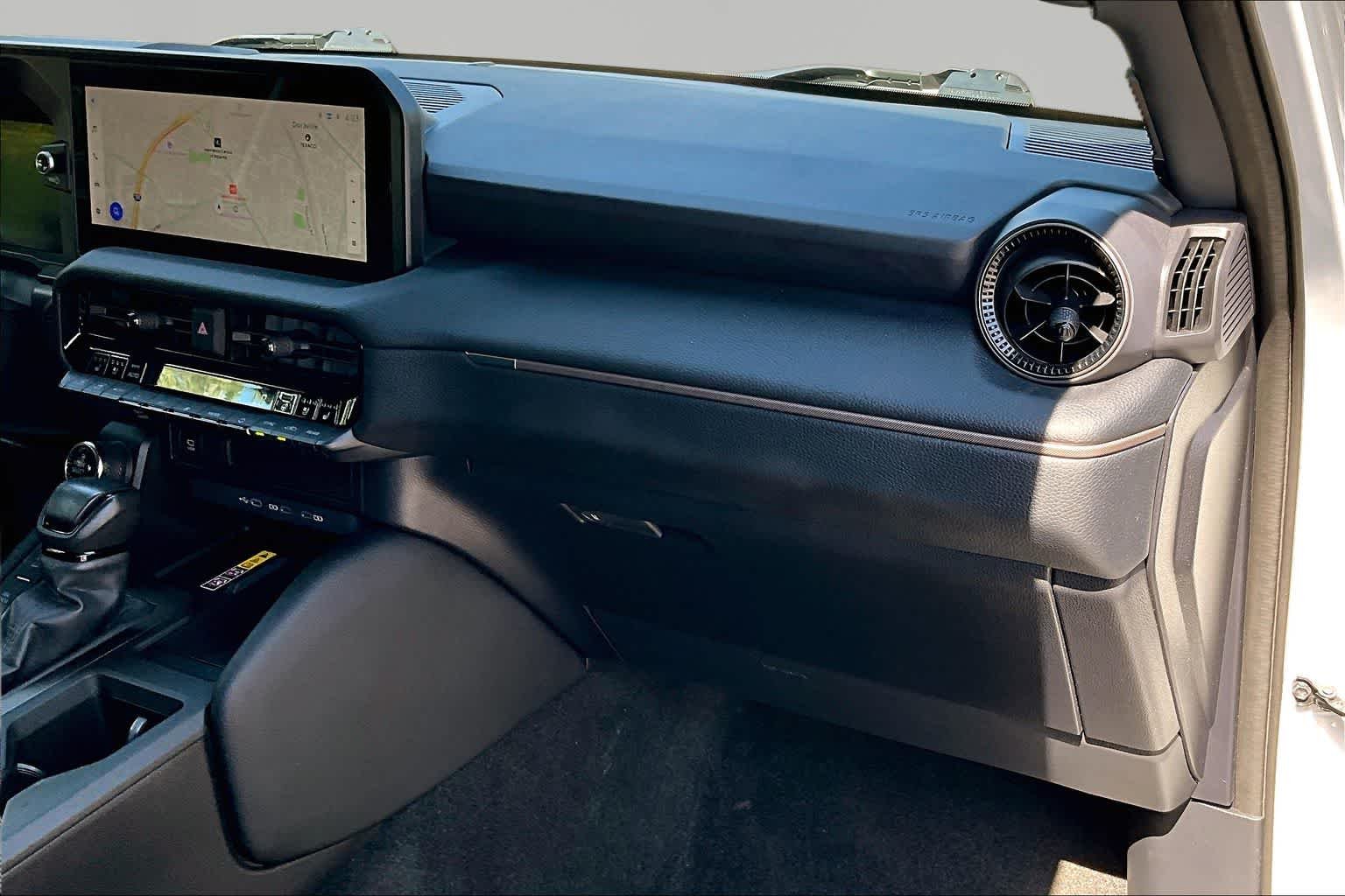 Used 2025 Wind Chill Pearl Toyota  image 19