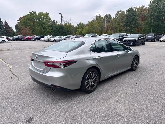 Used 2022 Silver Toyota XLE image 3