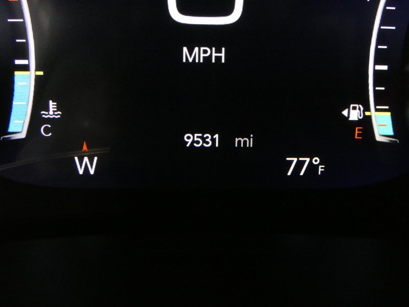 Used 2024 RED Chrysler Pinnacle FWD image 26
