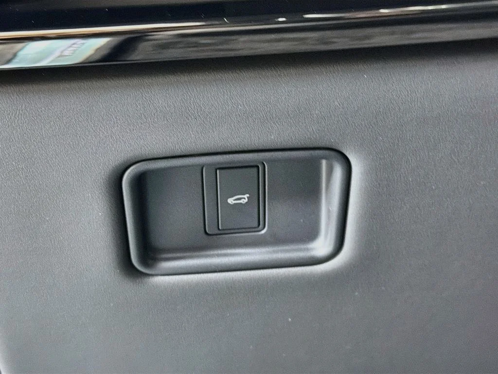 New 2027 Santorini Black Land Rover Dynamic SE image 10