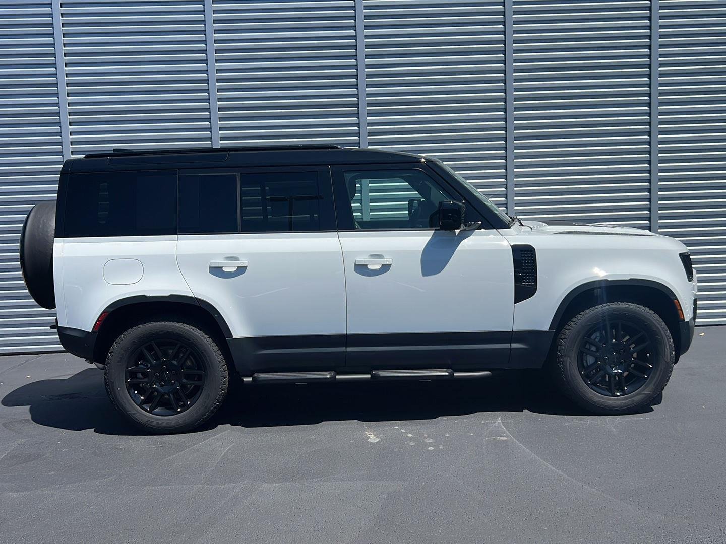 Used 2026 Fuji White Land Rover S image 6