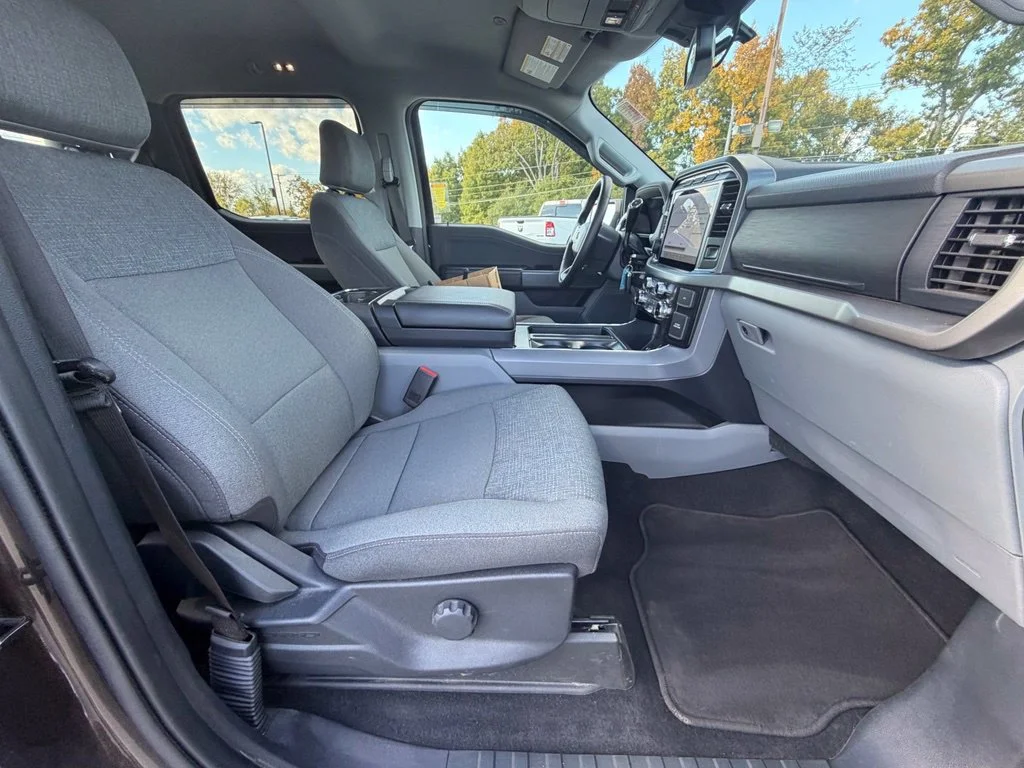 Used 2024 Brown Ford XLT image 33