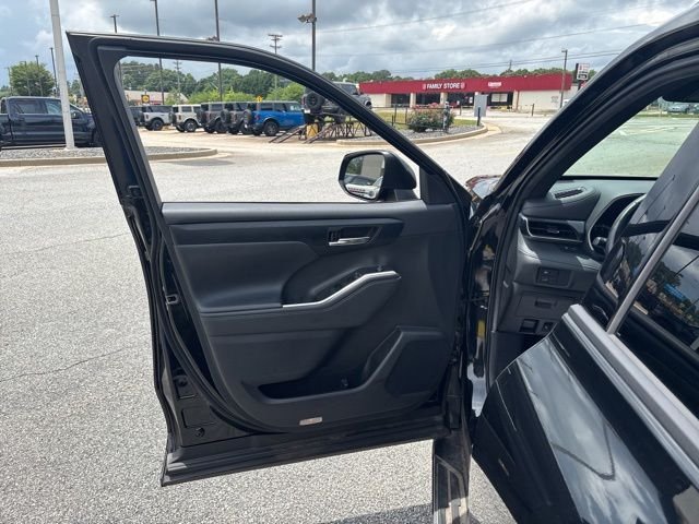 Used 2021 Midnight Black Metallic Toyota XSE image 10