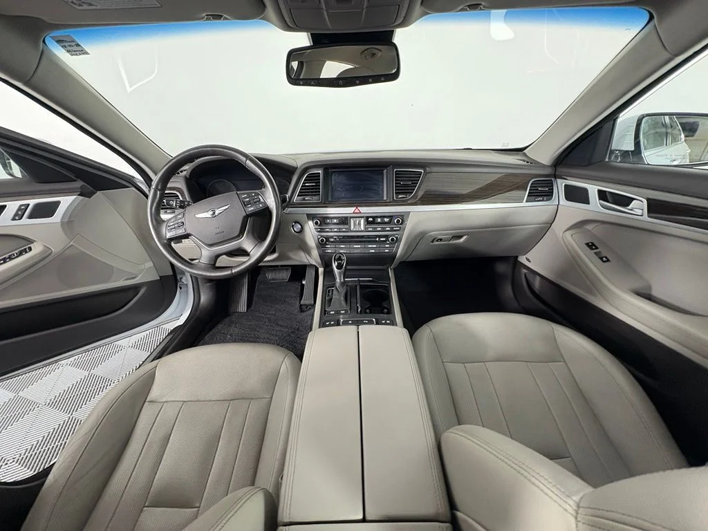 Used 2017 White Genesis 3.8 image 4