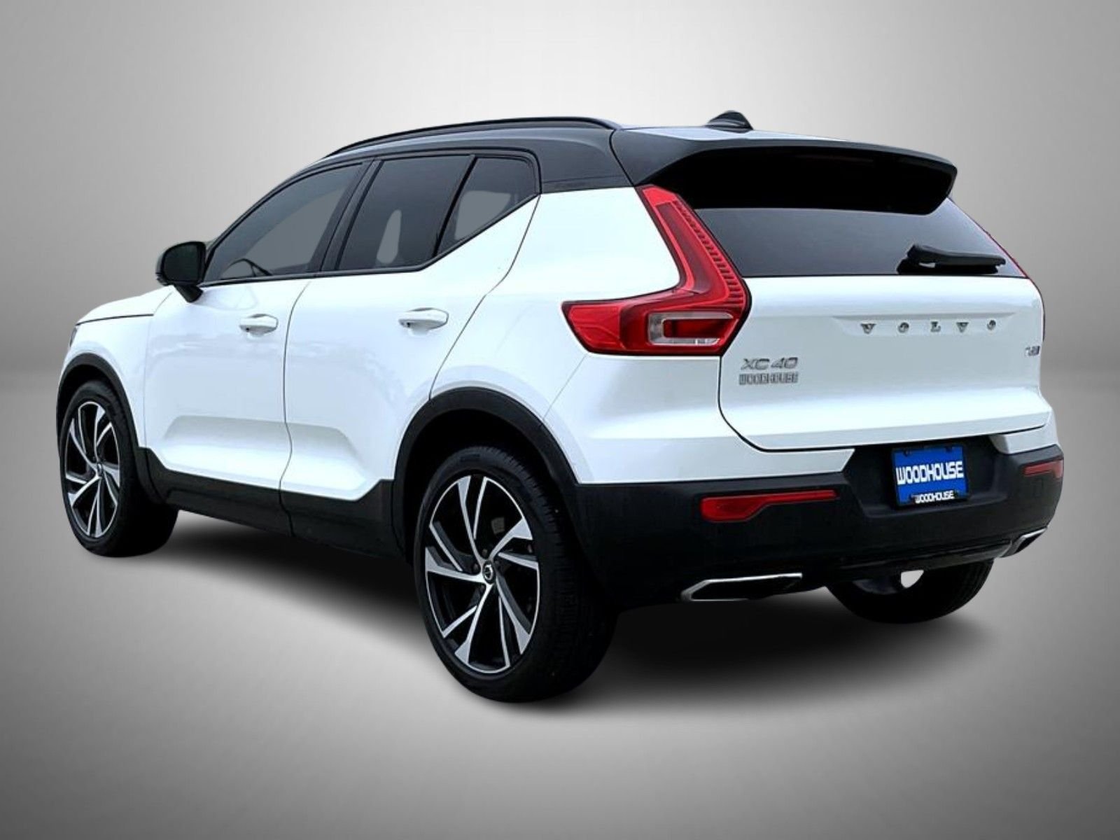 Used 2020 White Volvo R-Design image 7
