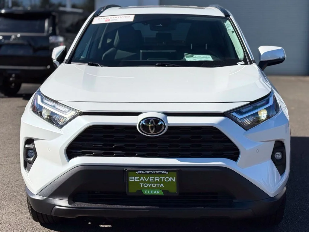 Used 2025 Pearl Toyota XLE Premium image 8